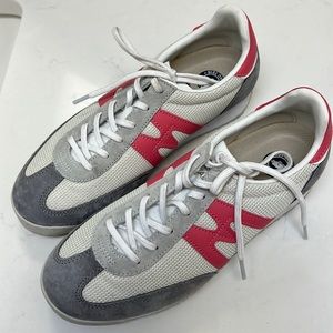 Women’s Karhu Mestari sneakers, size 9. Gray and fuschia pink.